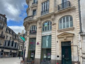 Location Local Professionnel 113m²