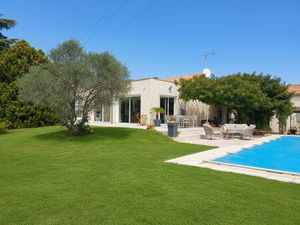 Villa de plain-pied  piscine et grand garage