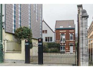 Jette – Atelier 300 m² dans îlot privé avec parkings