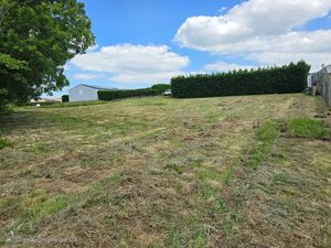 Vente terrain 900 m² à Saint-laurent-de-la-pree (17450)  127 800 €