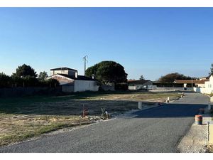 Vente terrain 300 m² à Vaux-sur-Mer (17640)  125 000 €