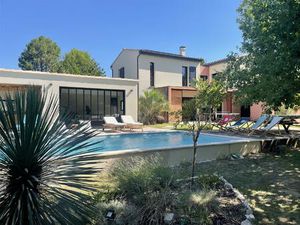 Villa Provençale Contemporaine – 5 chambres – Piscine – 3500m² de Jardin - Proche Avignon