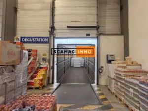 Local d'activités de 1113m²