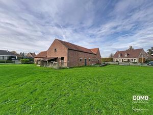 Authentieke open bebouwing met bijgebouwen en renovatiepotentieel in Tuilt-Kuringen