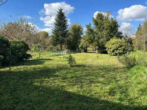 Terrain de loisir  jardin de 570 m² avec cabanon en pierre
