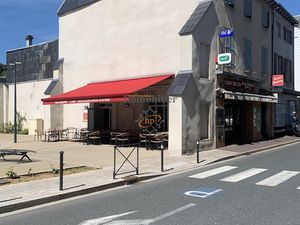 Vente immeuble avec fonds de commerce et deux appartements L