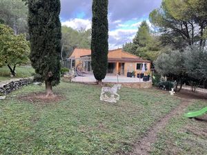 Location maison 5 pièces 176 m² à Nimes (30000)  1 980 €