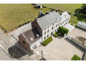 Grande demeure 7 chambres  6 salles de bain et gîte!