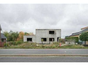 TERRAIN AVEC STRUCTURE BRUTE