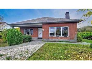 Villa type plain pied (3 ch au rez + 2 à l'étage)