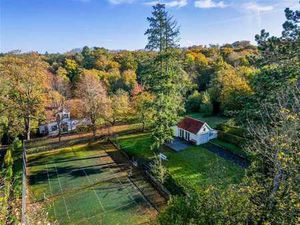 Parcelle d’exception avec large façade – Avenue prisée!