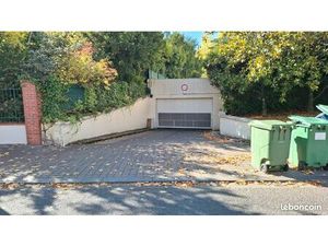 Place de garage Avenue de la Mouillère quartier Saint Marceau  Orléans Sud