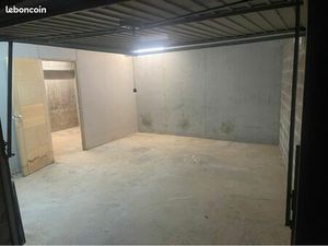 À louer : grand box – 3 voitures – à côté de la douane suisse (Croix-de-Rozon)