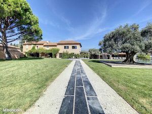 Villa 8 pièces 265 m²