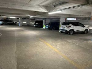 Lot divisible de 28 emplacements de parking