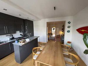 Chaleureux duplex rénové 2 chambres - 125 m²