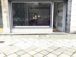 PROXIMITE BOONDAEL SUPERBE COMMERCE AVEC TERRASSE ET JARDIN