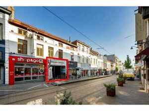 Un rez-de-chaussée commercial (revente sur folle enchère)