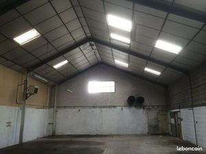 Entrepôt 600m2 Bourg centre