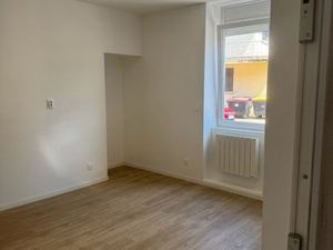 Studio 25m2 + 25m2 Sous sol refait à neuf