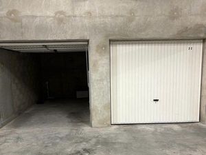 À vendre – Box garage sécurisé de 14 m² – Rare à la vente – Prévessin-Moëns