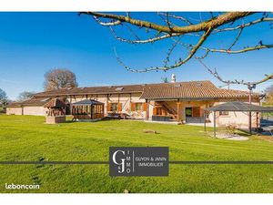 Maison 11 pièces 317 m²