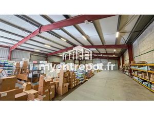 BÂTIMENT AVEC VISIBILITÉ AUTOROUTIÈRE ET TERRAIN