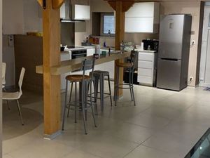 Maison de village au cœur de la ville