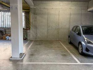 Garage / emplacement couvert à situation idéale