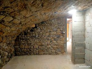 BOX STOCKAGE GARDE MEUBLE en plein CENTRE