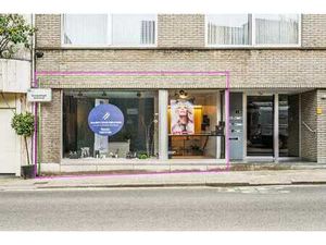Handelsgelijkvloers ca.100 m² te koop in centrum Burcht —...