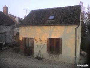 Petite maison meublée dans la campagne de Paron