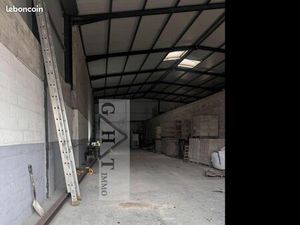 Local industriel 250 m²