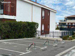 Vends parking avec arceau extérieur La Garde