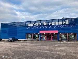 Vente local commercial 675 m2