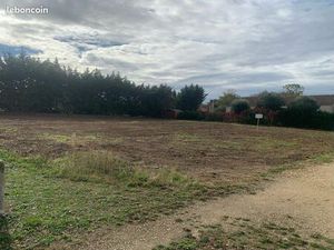 Terrain viabilisé avec boîtier EDF eau fibre optique 11320 Les Casses