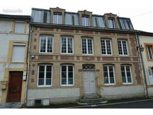 Maison centre ville de Monthermé  212 m² habitables  terrain de 837m² avec garages et jard