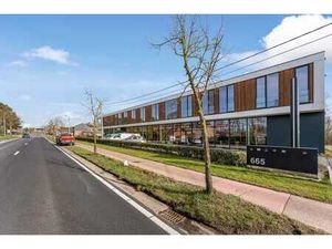 Kantoorruimte van 159 m² met ruim terras te Putte