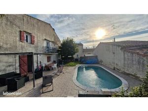 Maison de 300m2 avec jardin et piscine