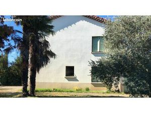 Villa et dépendances