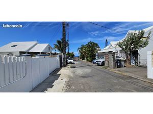 Moufia - Ste Clotilde 2 parkings proche université/clinique