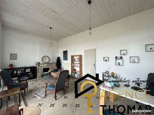 Local commercial 28 m² AUBENAS