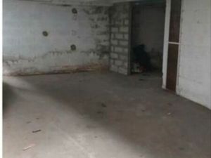 Place de parking + box pour moto ou stockage. Hyper centre