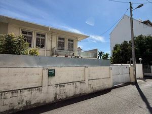 MAISON F7 CENTRE-VILLE DE SAINT-DENIS – 150 m²