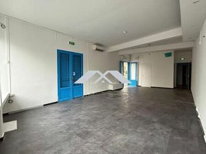 Local 67 m² Saint-Denis