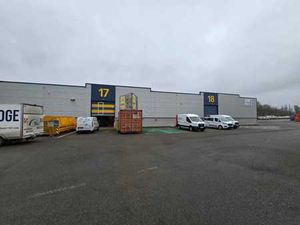 Dépôt de 1.152m² avec des bureaux à louer