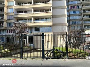 Local commercial 800 m² AUBERVILLIERS