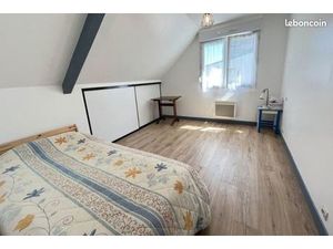 Maison de ville face à la gare