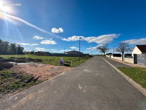 Terrains plats 3502 m² à 15 min vichy Deux lots ou totalité – Zone pavillonnaire ensoleill