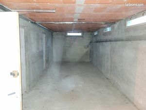 Location grand local de stockage / cave